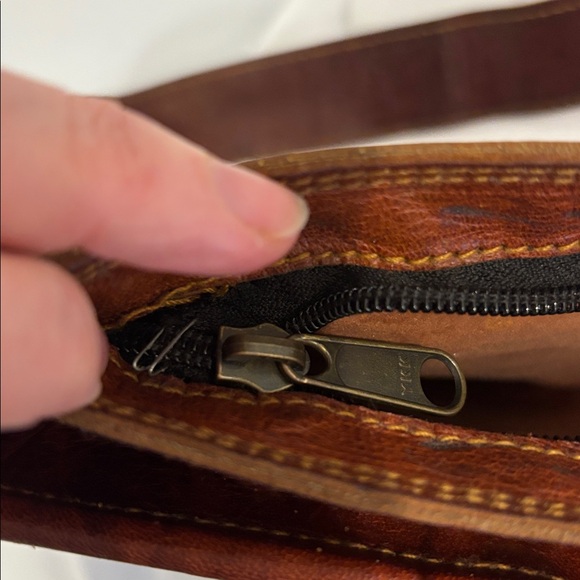 Vintage leather sling bag travel purse adjustable strap brass hardware brown - Picture 14 of 17